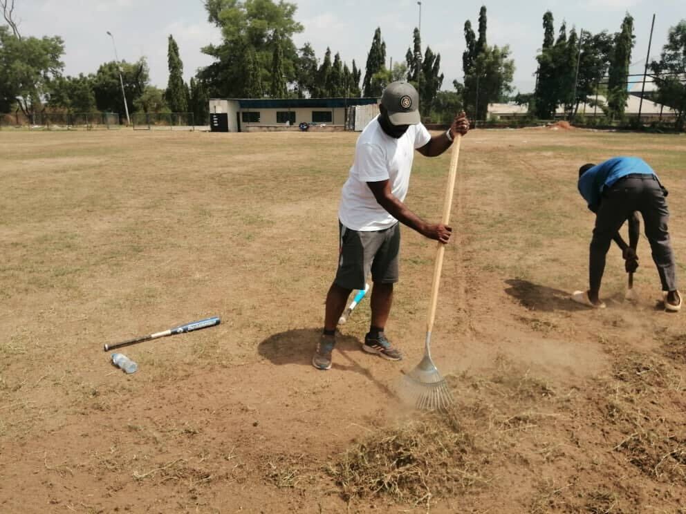 【野球振興プロジェクト活動報告】時間をかけて、コツコツとグラウンド整備!