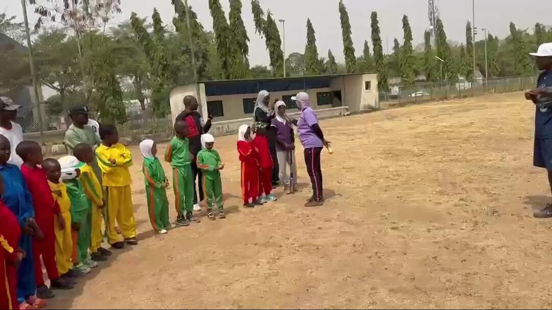 アブジャで野球練習会!牛糞?道具が足りない? それでも情熱的な子どもたち✨️