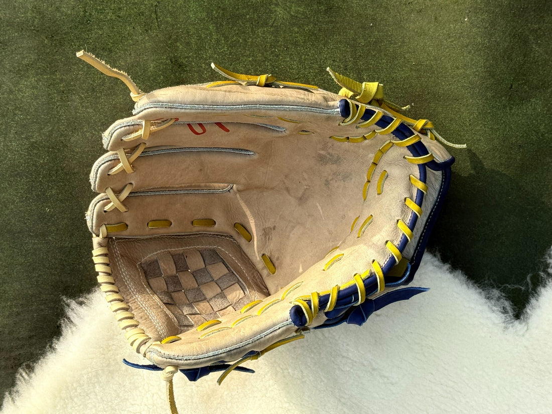 ナイジェリア産の革でグローブをつくりました♪